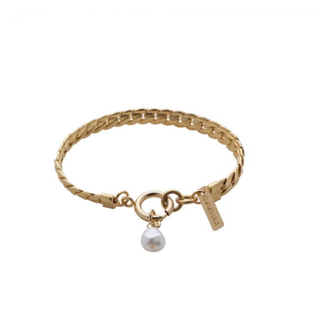 An elegant and flattering bracelet from the Genesis collection. The bracelet is made of a special and impressive braided gourmet chain in 24 carat gold plating in a matte tone or in silver plating in a matte tone. With a high-quality freshwater pearl. A special and presentable bracelet, suitable in combination with other bracelets. The length of the bracelet is about 17.5 cm plus a 2 cm extension. Comes in an elegant package.
